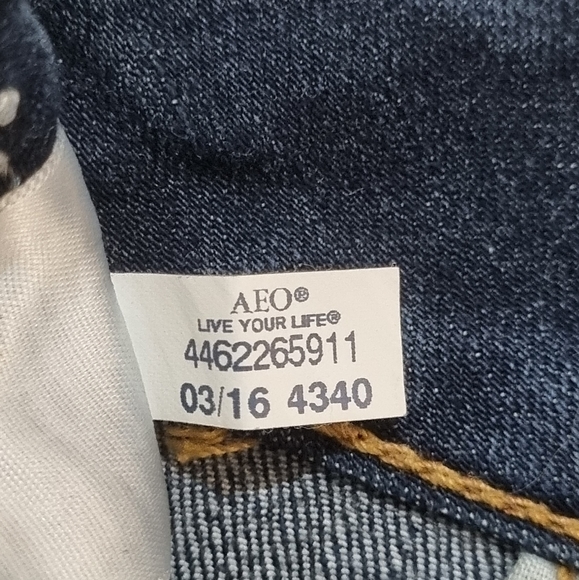 AMERICAN EAGLE OUTFITTERS "Shortie" Super Stretch Denim Shorts, Size US6 - Picture 10 of 10